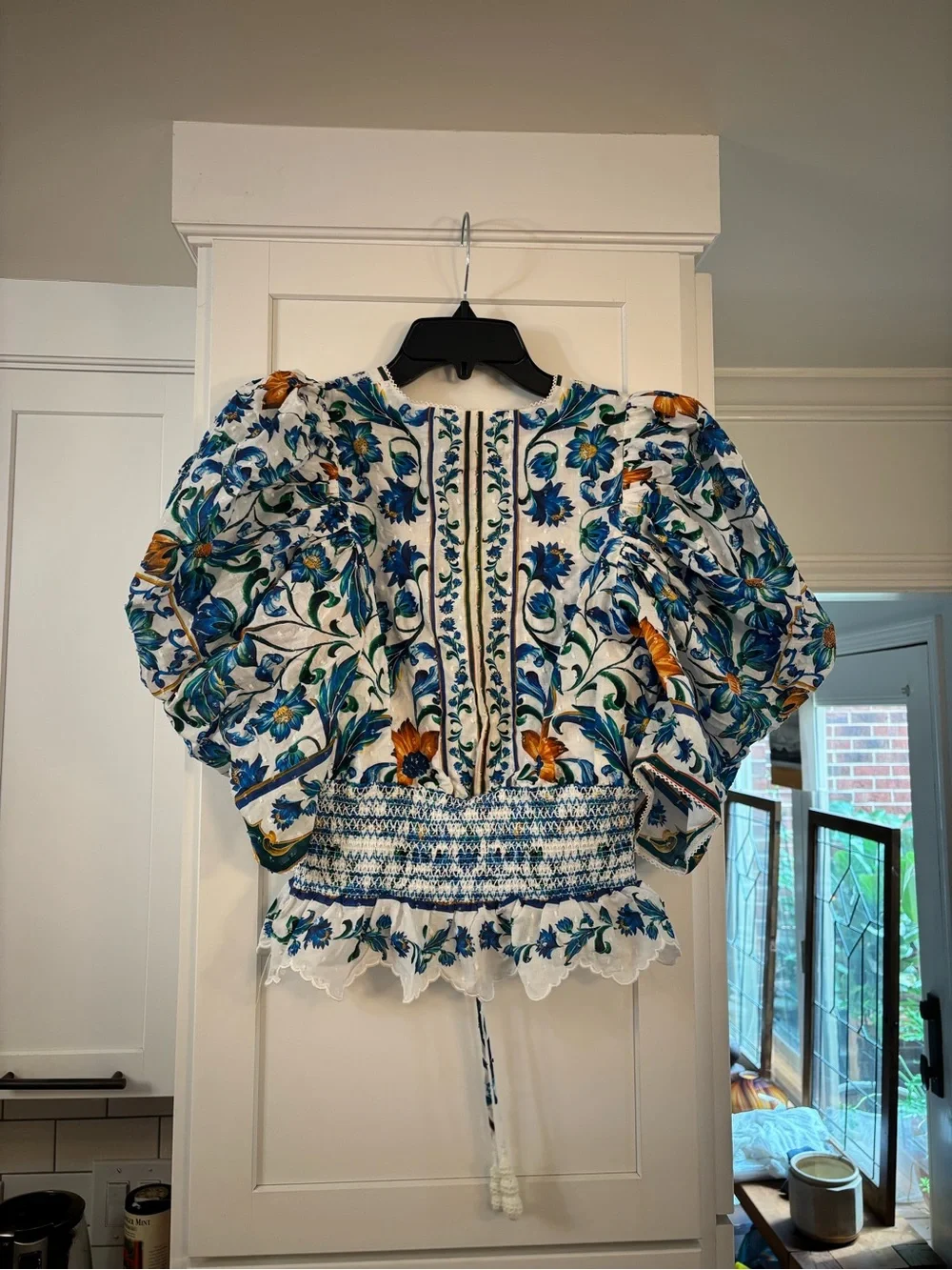 new Farm Rio Off-White Flora Tile Smocked Blouse blue floral print